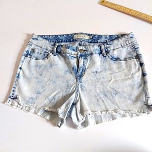 Torrid Whitewashed Jean shorts size 18